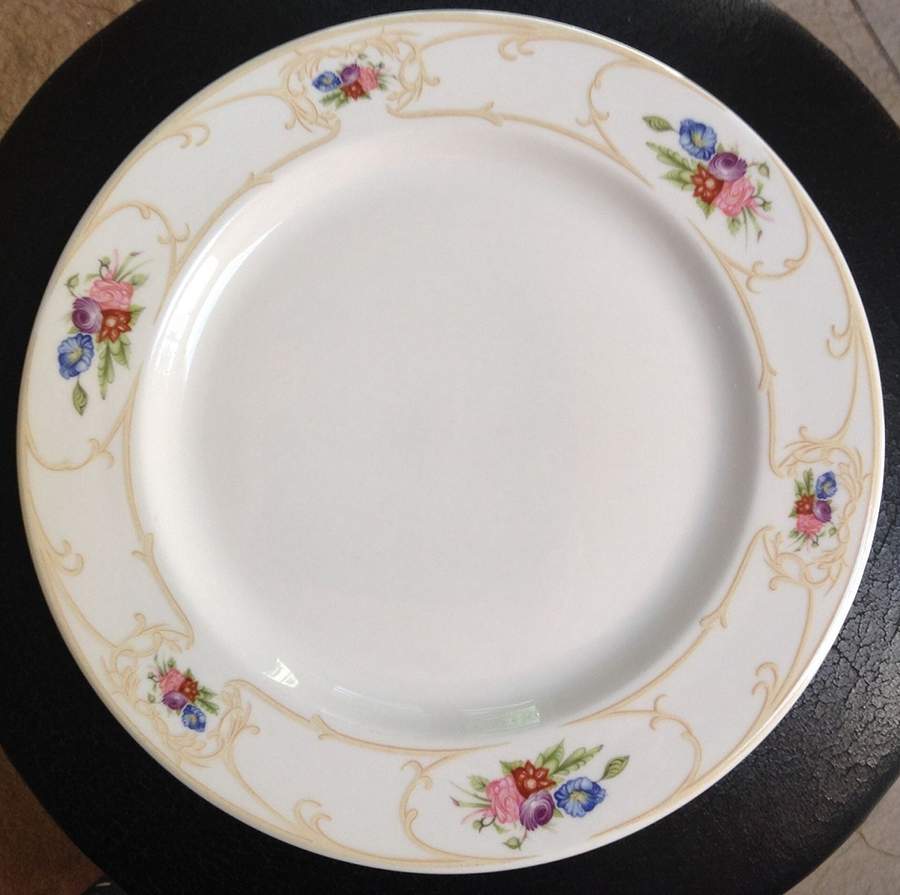 RD374 Dinner Plate by Royal Doulton-1