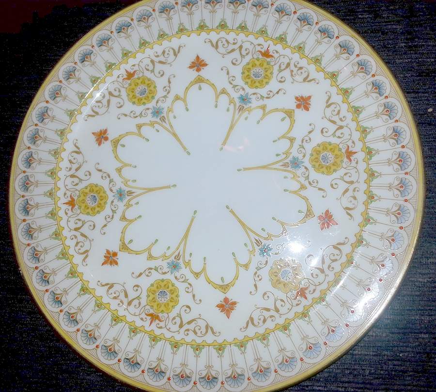 C2713 Dinner Plate by Royal Worcester-1