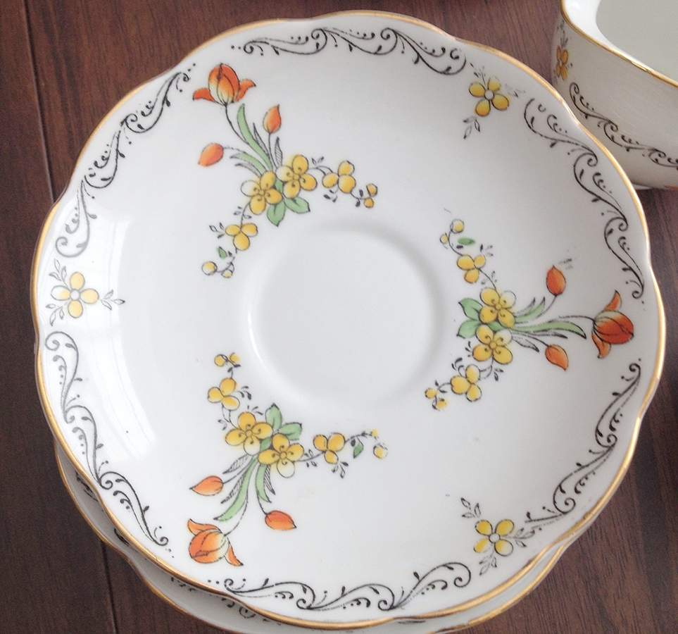 Tulip Saucer by Roslyn (England)-1