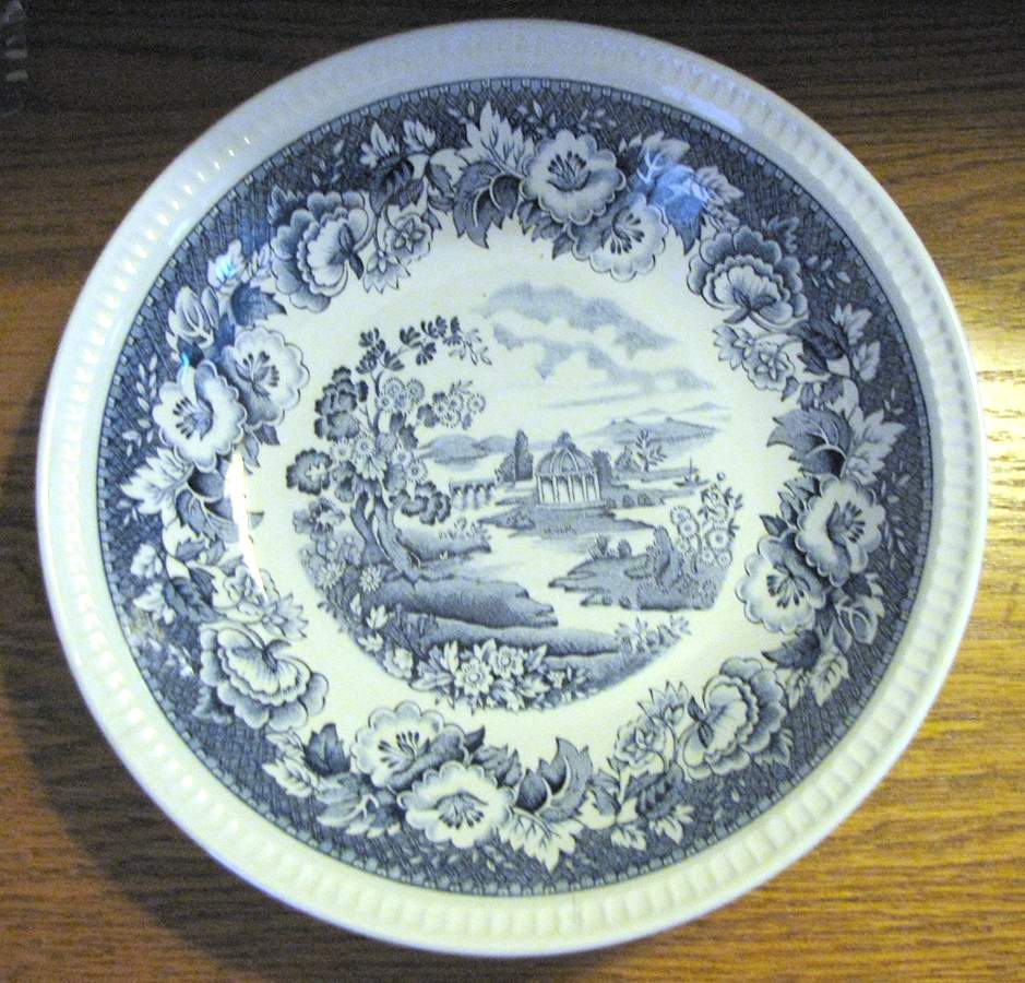 RSN26 Dinner Plate by Royal Swan-1