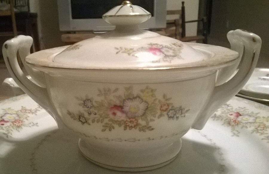 RBT13 Sugar Bowl & Lid by Roberts-1
