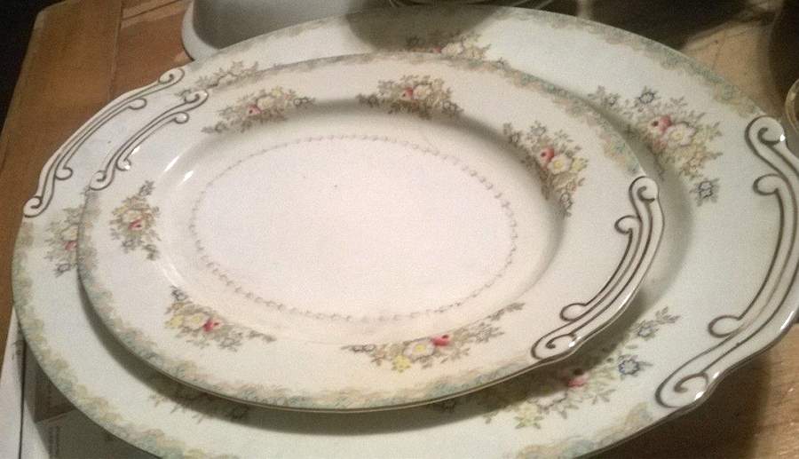 RBT13 11" Oval Serving Platter by Roberts-1