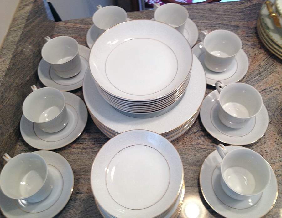 Pavillion Dinner Plate by Royal Wentworth-1