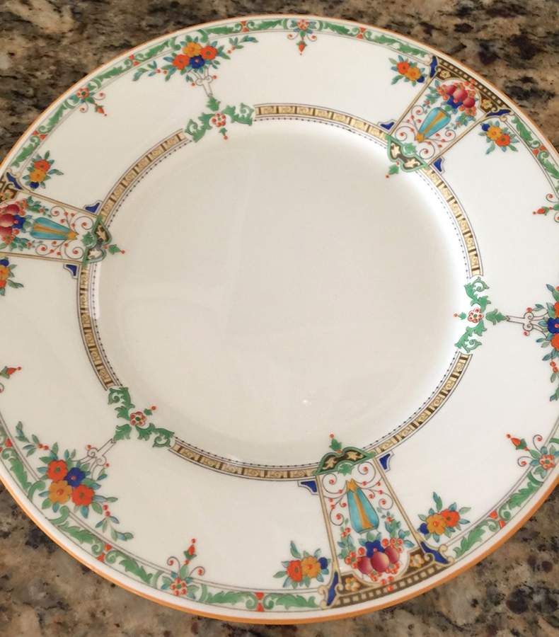 V231 Dinner Plate by Royal Doulton-1