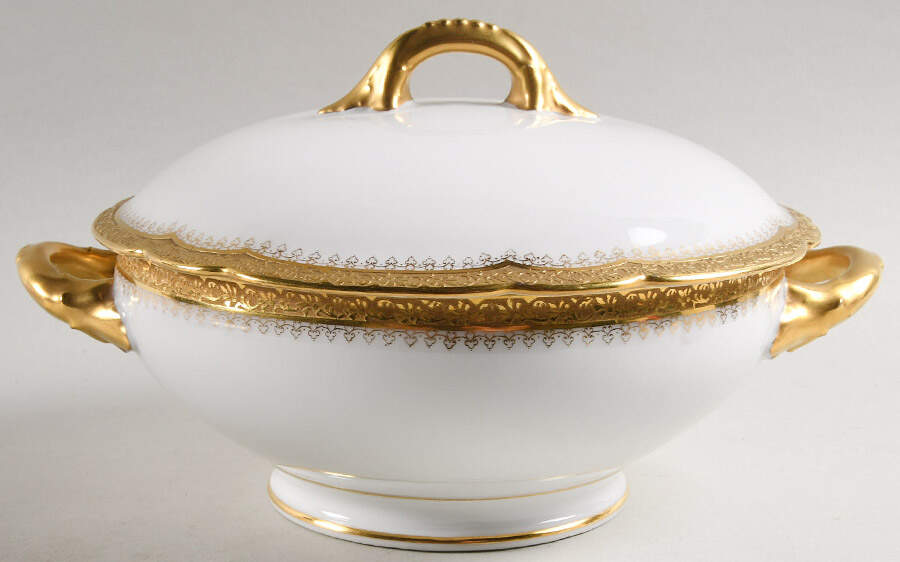 RDN237 Round Covered Vegetable by M Redon-1
