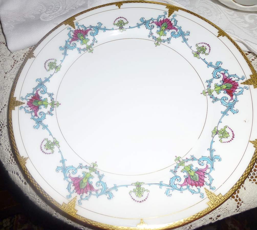 C689-2 Dinner Plate by Royal Worcester-1