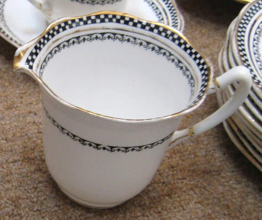 2744 Creamer by Roslyn (England)-1