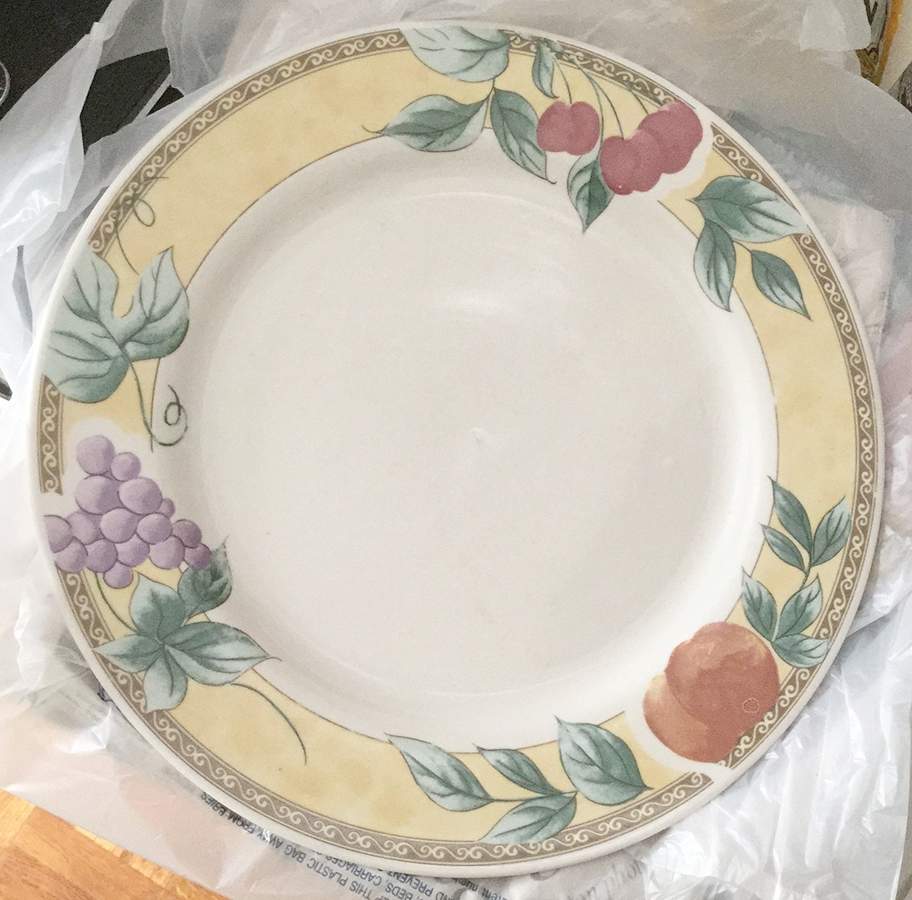 RNF105 Dinner Plate by Royal Norfolk-1
