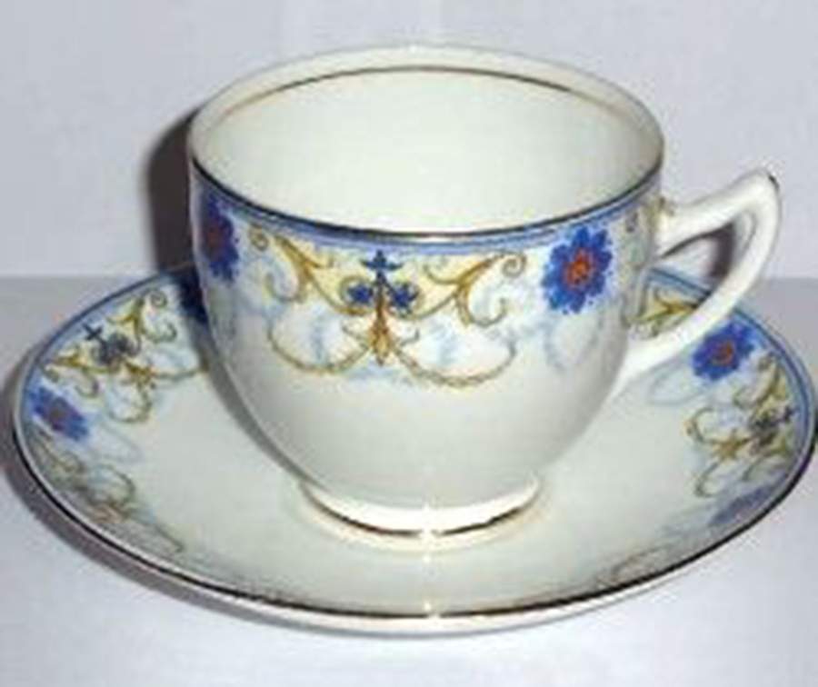 4129 Footed Cup & Saucer Set by Royal Albert-1