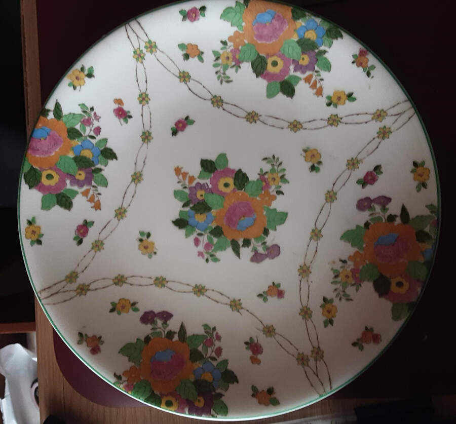 RD382 Dinner Plate by Royal Doulton-1