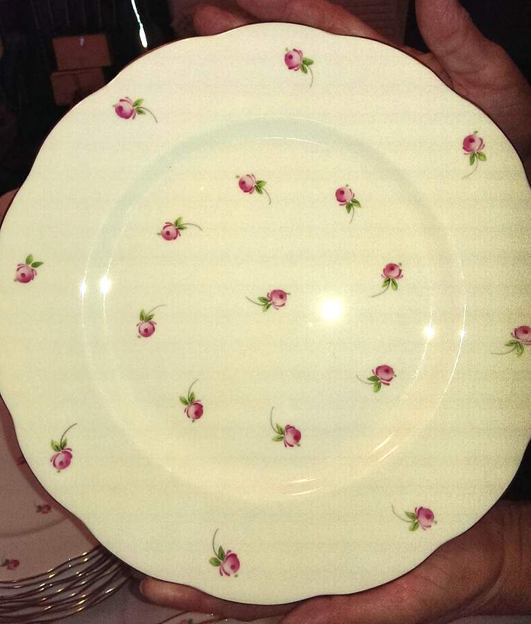 ROA304 Dinner Plate by Royal Albert-1