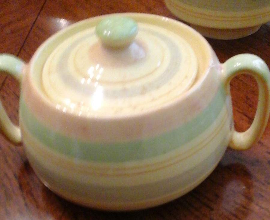 RWI240 Sugar Bowl & Lid by Royal Winton-1