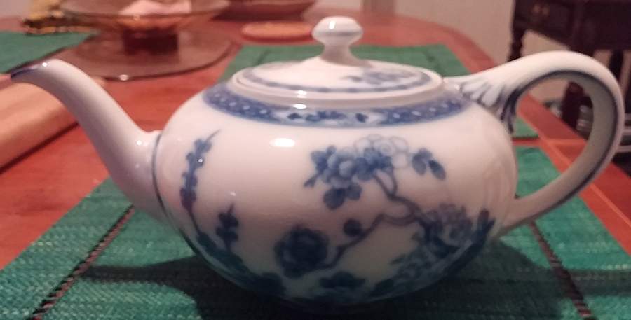 R3039 Teapot & Lid by Rosenthal - Continental-1