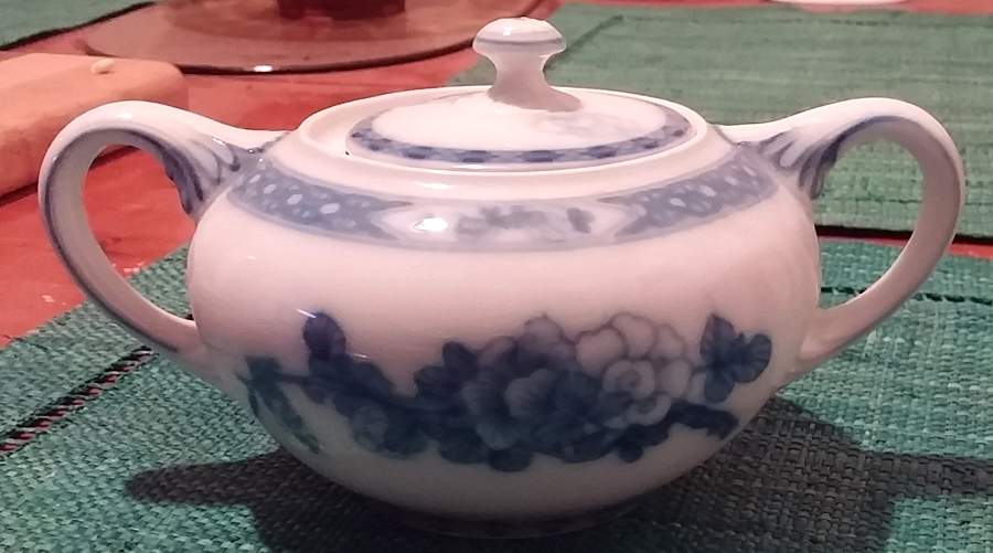 R3039 Sugar Bowl & Lid by Rosenthal - Continental-1
