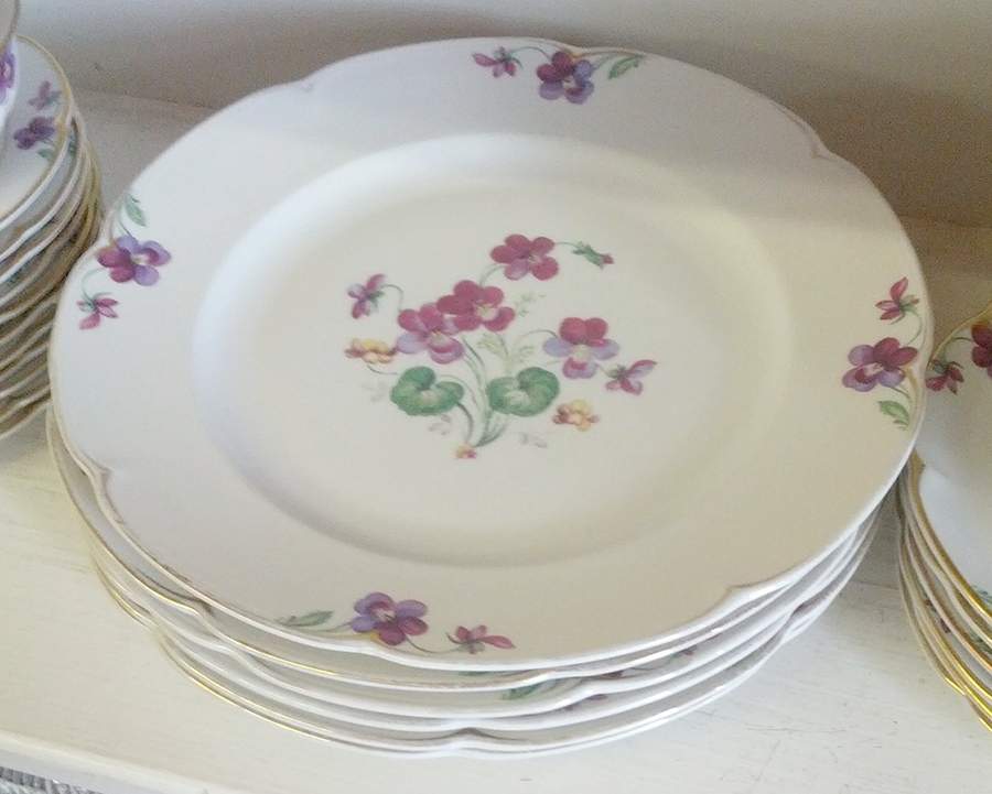 ROB493 Dinner Plate by Royal Bayreuth-1