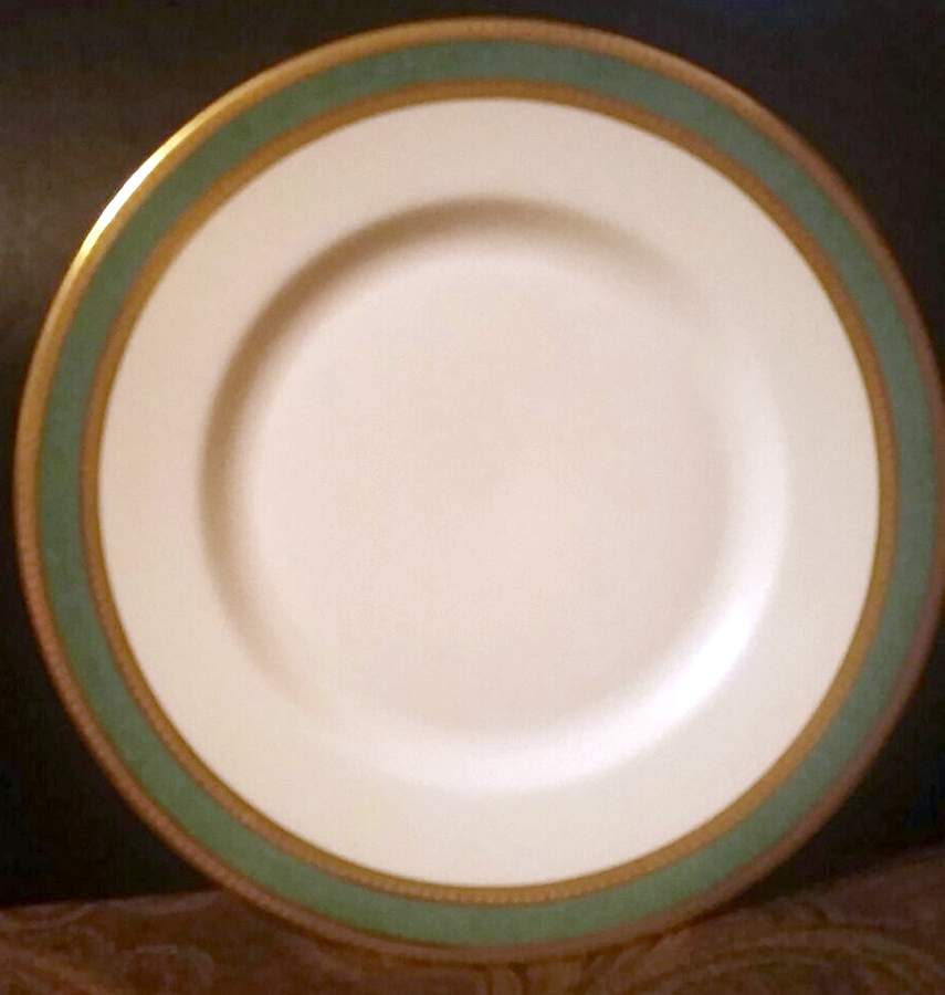 BB2366B Dinner Plate by Royal Doulton-1