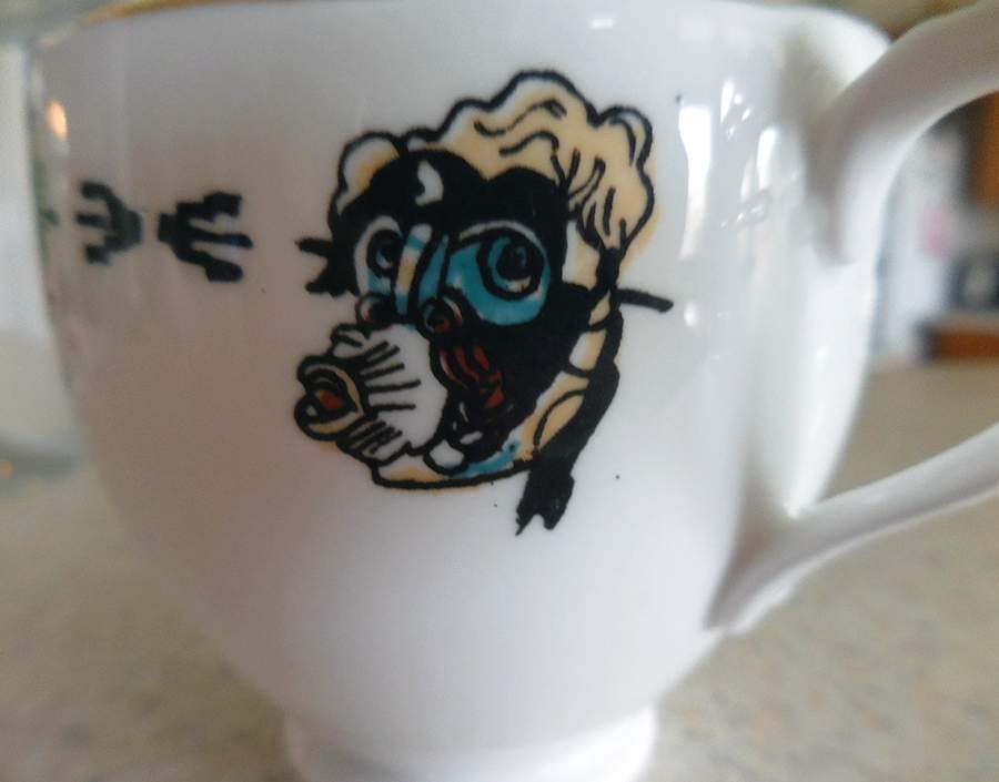 RLY40 Footed Cup by Roslyn (England)-1