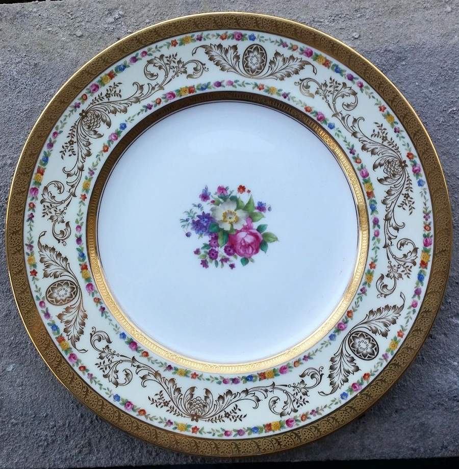 V3217 Dinner Plate by Royal Cauldon-1