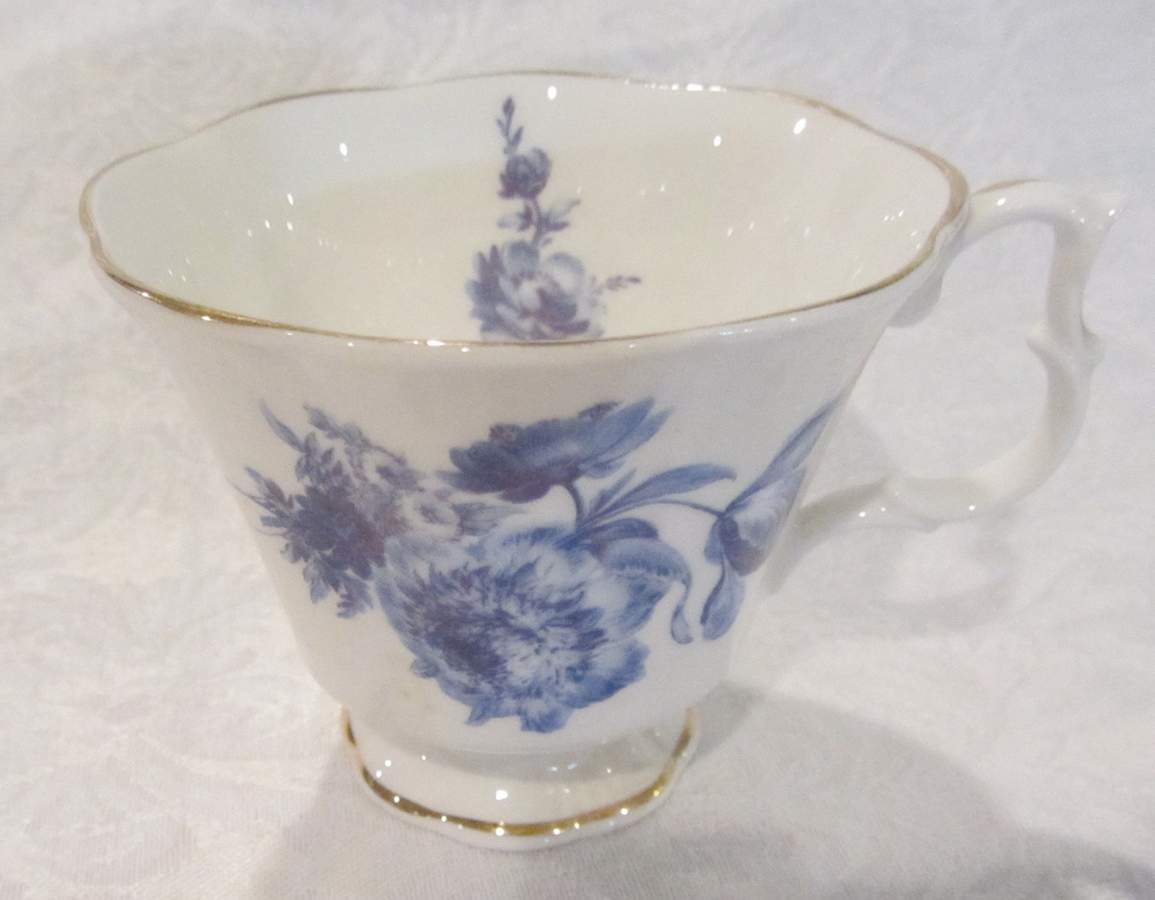 ROA305 Footed Cup by Royal Albert-1