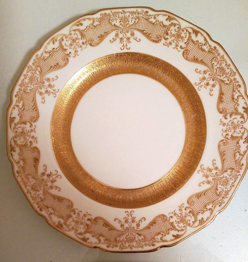 E9989 Luncheon Plate by Royal Doulton-1