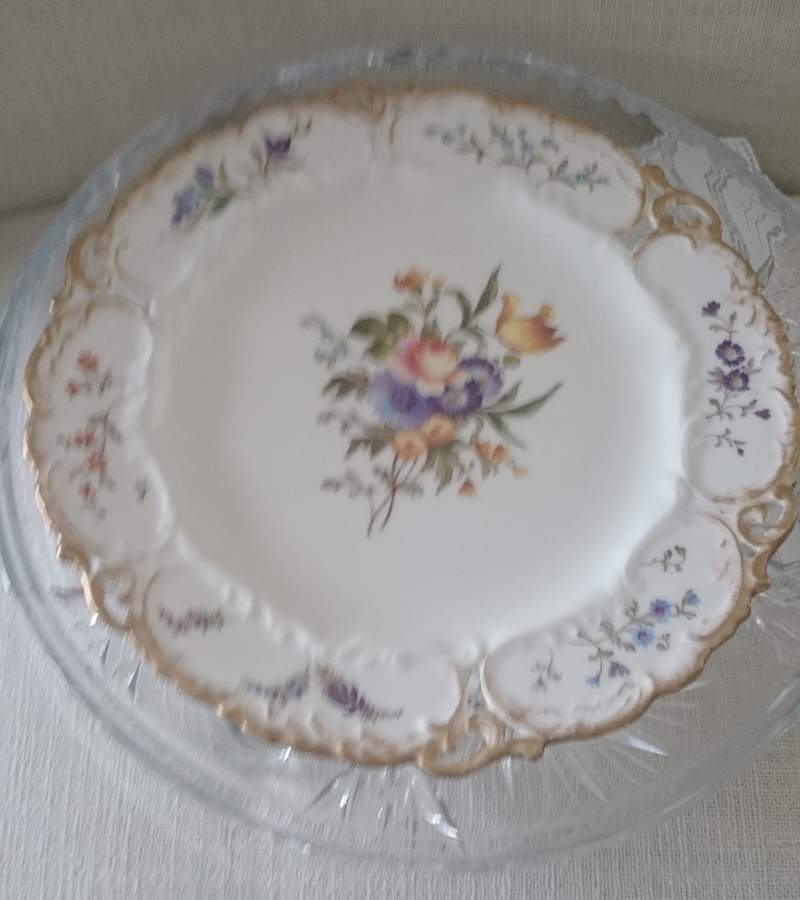RD387 Dinner Plate by Royal Doulton-1