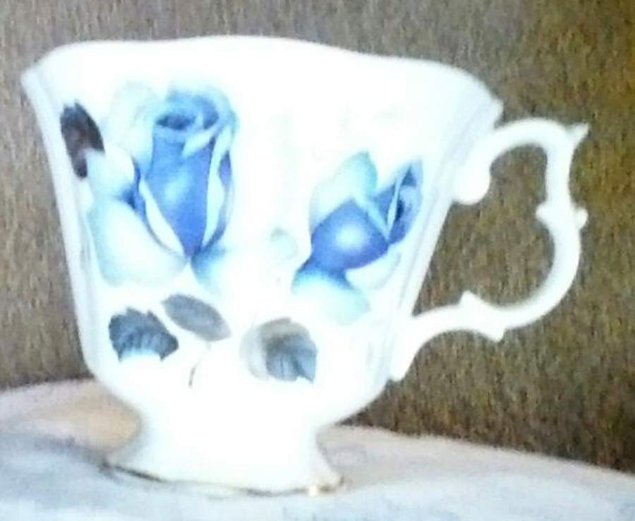 ROA308 Footed Cup by Royal Albert-1