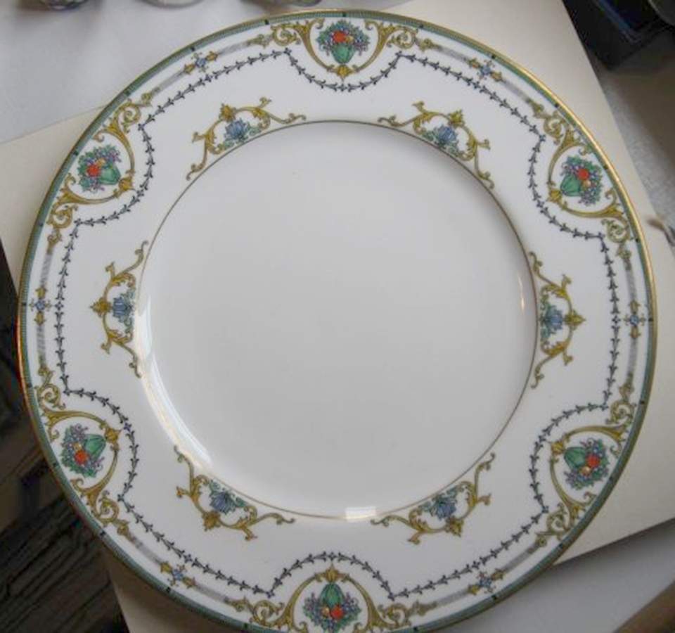 RW338 Dinner Plate by Royal Worcester-1