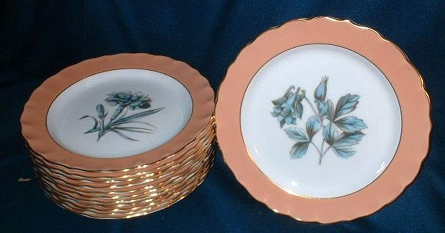 Z2091 (Scalloped Peach) Luncheon Plate by Royal Worcester-1
