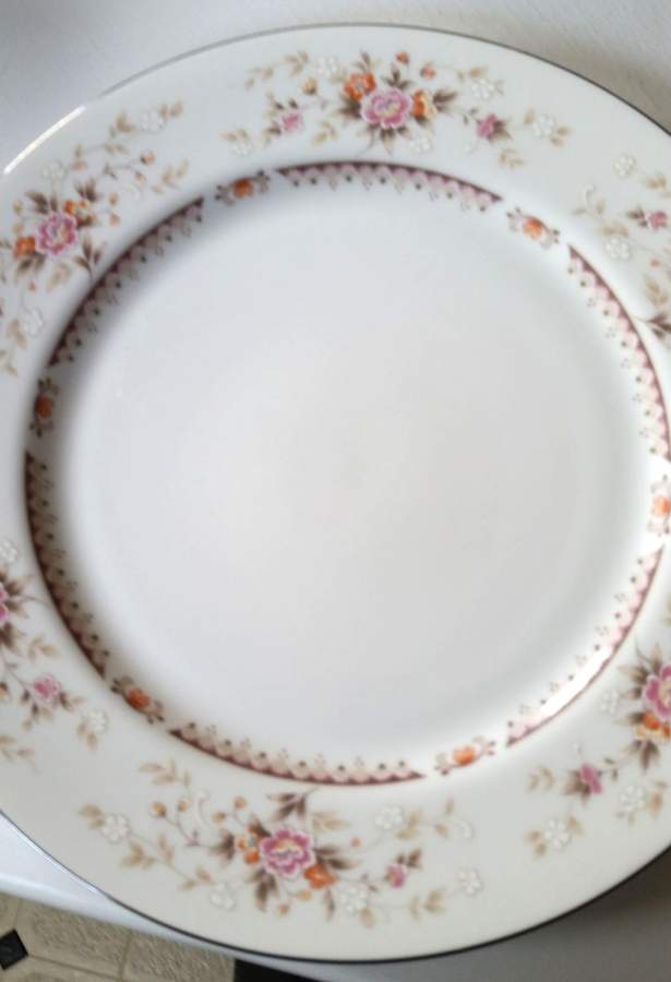 RCW31 Dinner Plate by Royal Crown (Japan)-1