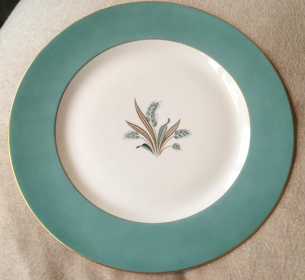 ROB501 Dinner Plate by Royal Bayreuth-1