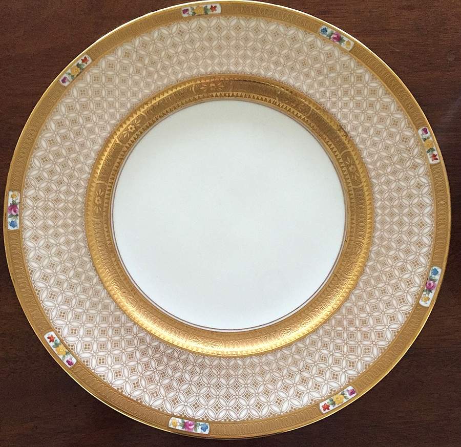 V3206 Dinner Plate by Royal Cauldon-1