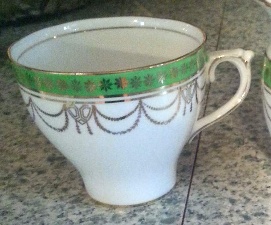 6443 Footed Cup by Roslyn (England)-1