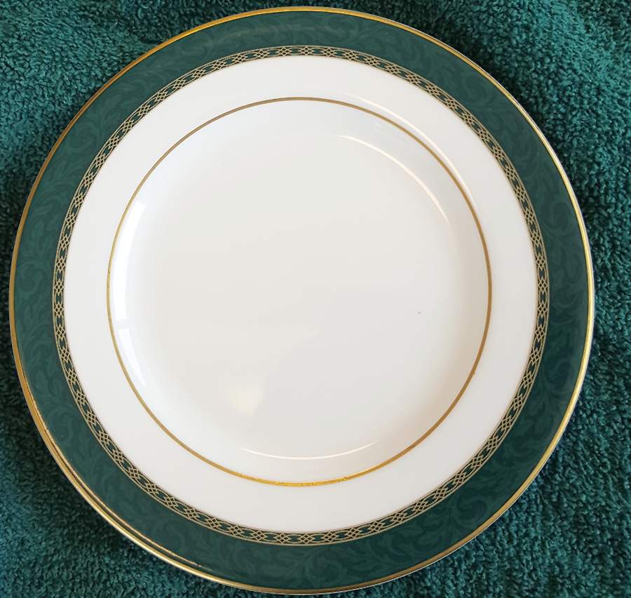 RD398 Dinner Plate by Royal Doulton-1