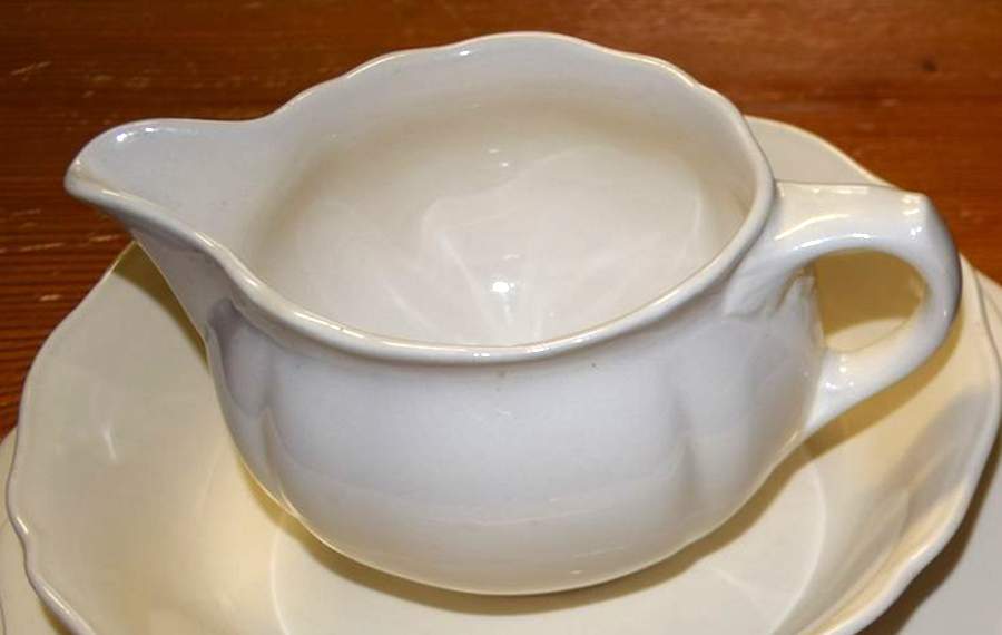 RD400 Creamer by Royal Doulton-1