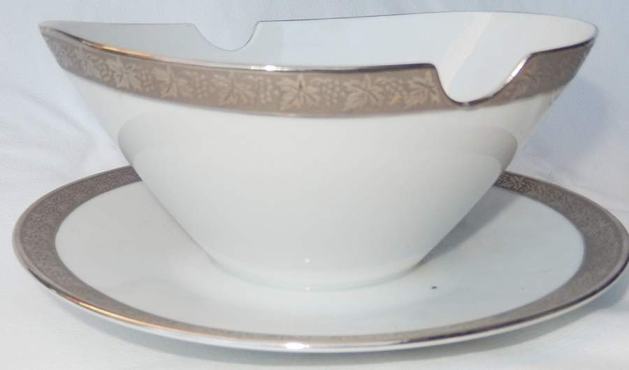 R3093 Gravy Boat with Attached Underplate by Rosenthal - Continental-1