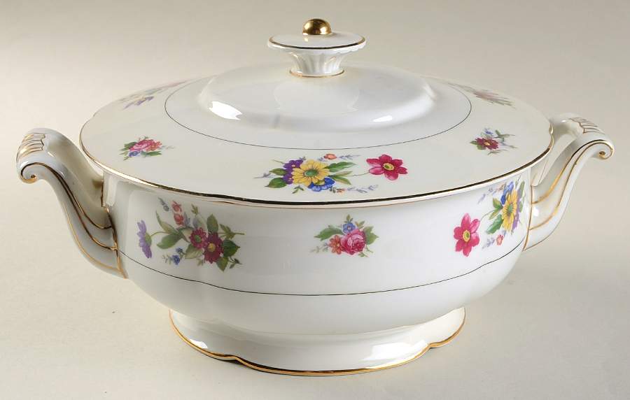 ROB506 Round Covered Vegetable by Royal Bayreuth-1