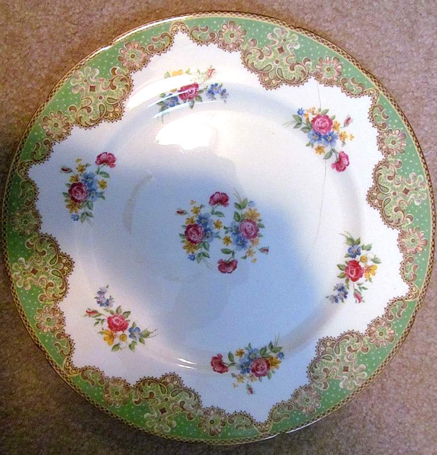38812 Dinner Plate by Roslyn (England)-1