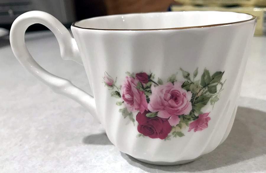 R2X5 Flat Cup by Royal Victorian-Eng-1