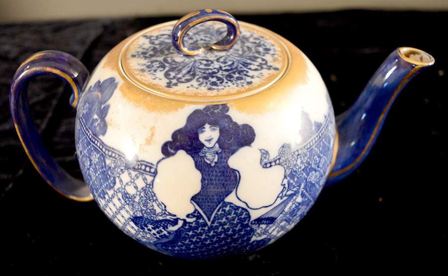 Bradley Eastern Figures Teapot & Lid by Royal Doulton-1