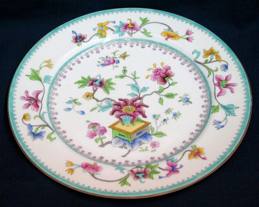 W8933 Dinner Plate by Royal Worcester-1
