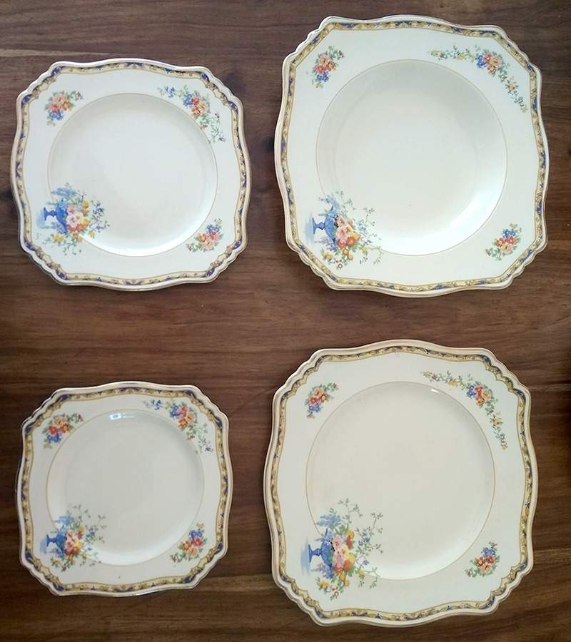 RWI129 Dinner Plate by Royal Winton-1