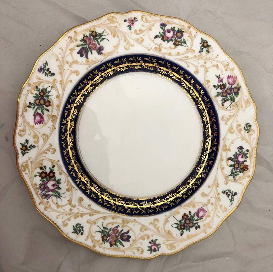 E8058 Dinner Plate by Royal Doulton-1