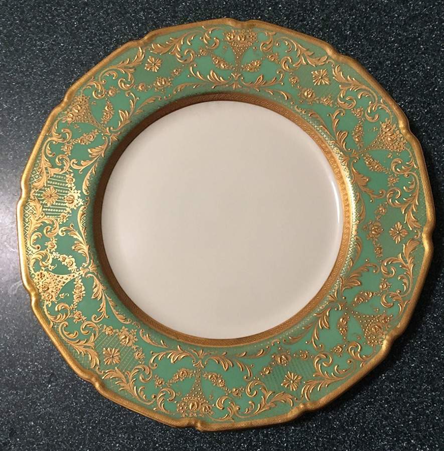 H3205 Dinner Plate by Royal Doulton-1