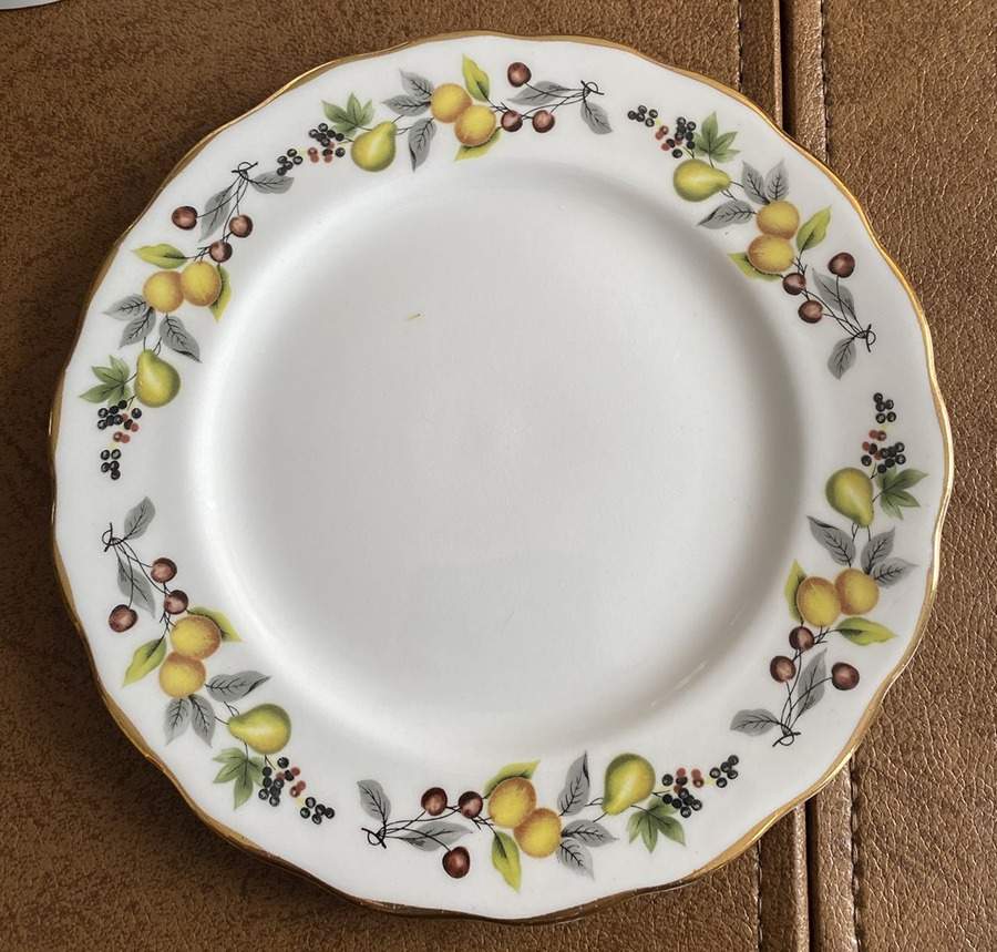 8184 Dinner Plate by Royal Vale-1