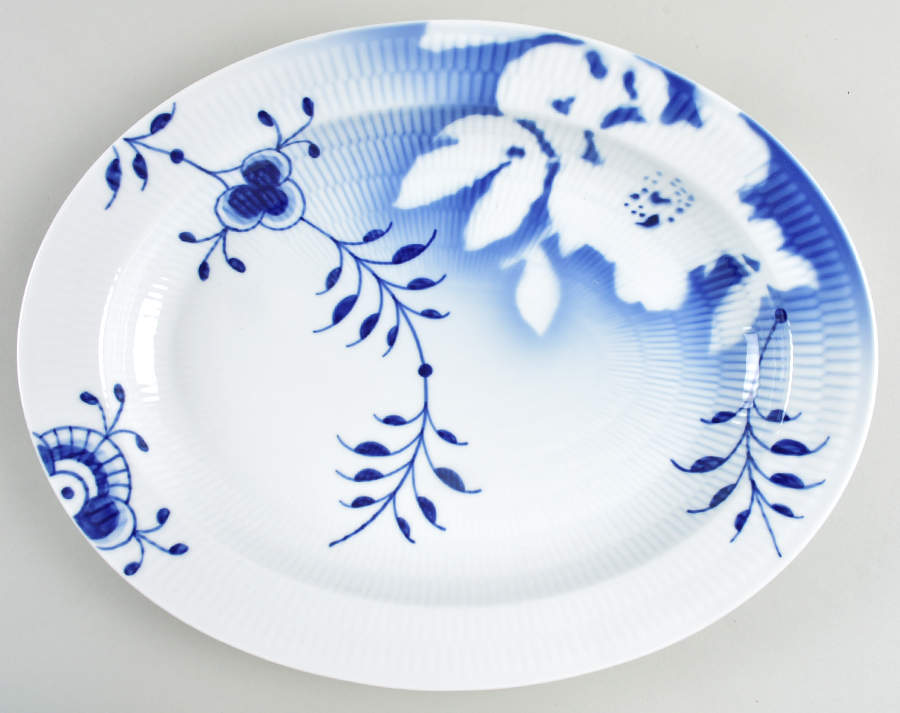 Mega Rose 14" Oval Serving Platter by Royal Copenhagen-1