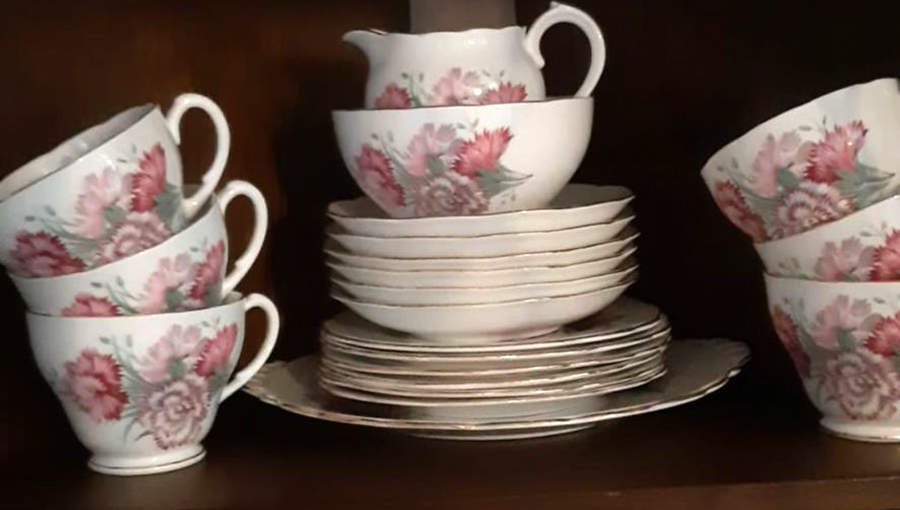 R494 Footed Cup & Saucer Set by Roslyn (England)-1