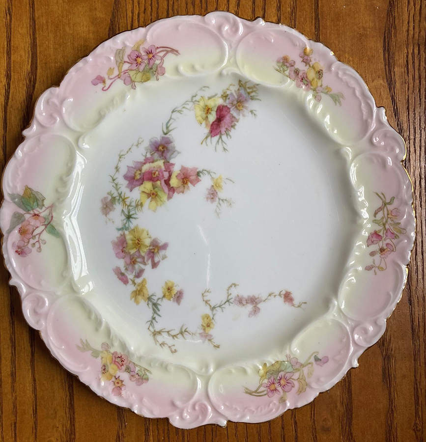 C4574 Dinner Plate by Royal Doulton-1