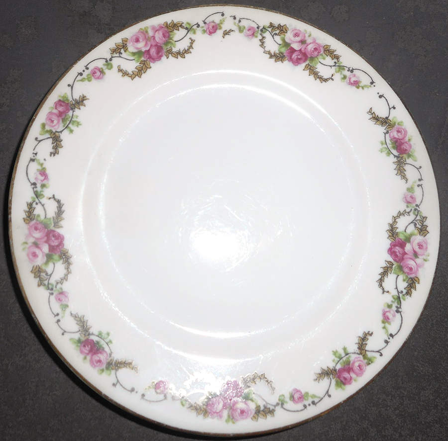 ROB513 Dinner Plate by Royal Bayreuth-1