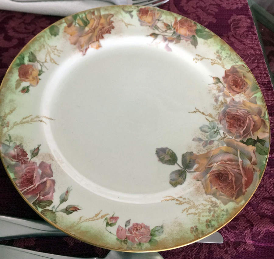 E1035 Dinner Plate by Royal Doulton-1