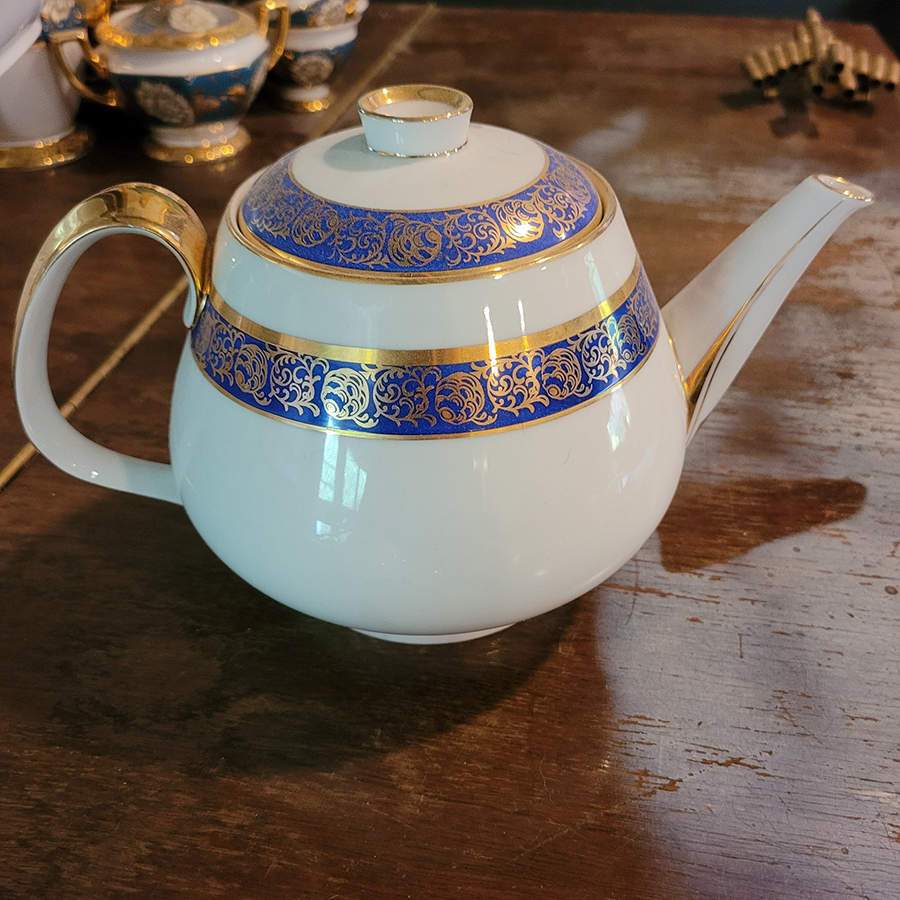 R3130 Teapot & Lid by Rosenthal - Continental-1